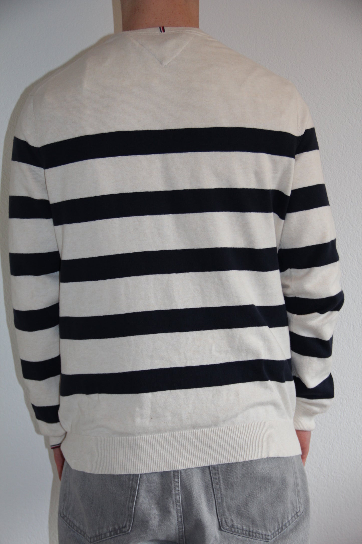Vintage Tommy Hilfiger Pullover - Weiss mit schwarzen Streifen